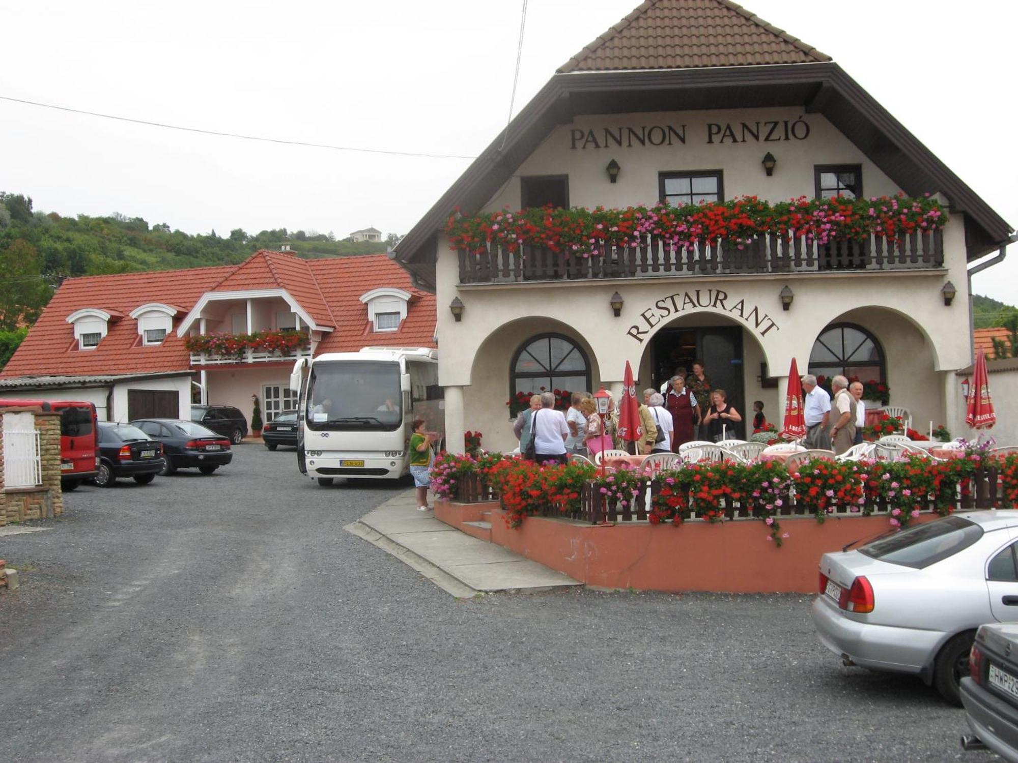 Pannon Panzio Restaurant Hotel ปานอนฮัลมา ภายนอก รูปภาพ