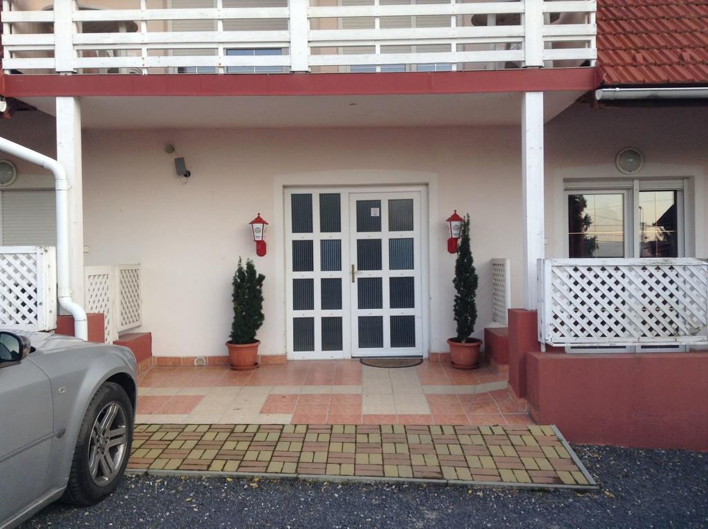 Pannon Panzio Restaurant Hotel ปานอนฮัลมา ภายนอก รูปภาพ