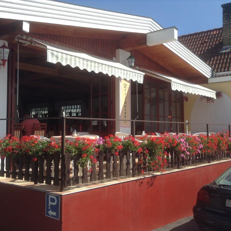 Pannon Panzio Restaurant Hotel ปานอนฮัลมา ภายนอก รูปภาพ